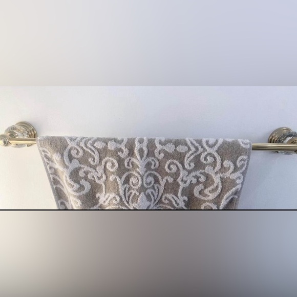 Adjustable gold crystal towel bar - Picture 3 of 3